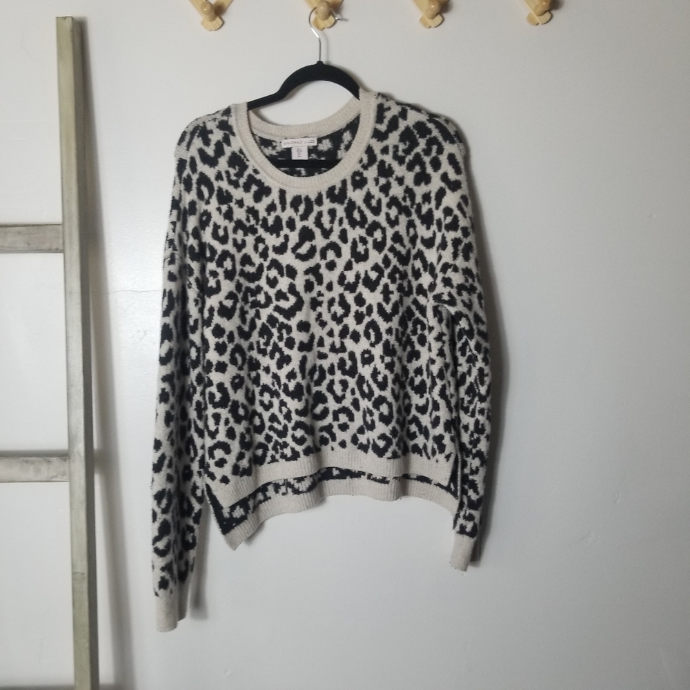 SINCERELY JULES LEOPARD PRINT SWEATER SIZE LARGE